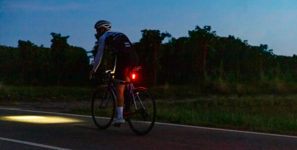 Luz traseira com função de stop Sigma Blaze Flash - Image 3