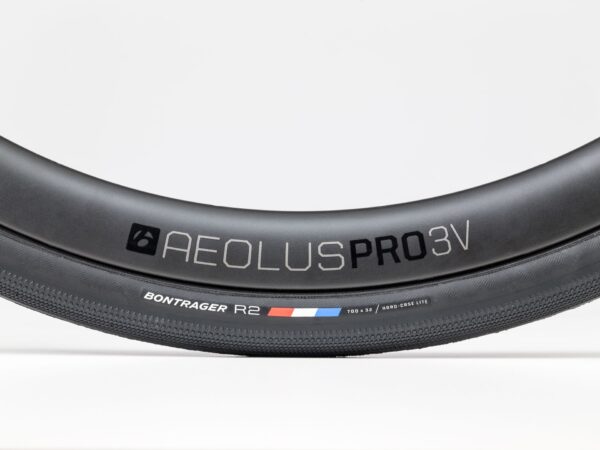 Pneu Estrada Bontrager R2 Hard-Case Lite 700 x 25c - Image 3